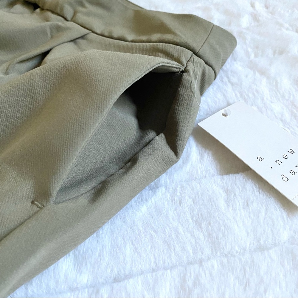 Women’s High-Waisted Pleated Olive Green Shorts - Picture 5 of 7